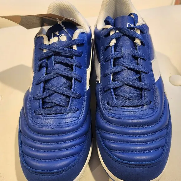 NWT Shoes Women 7-5. 8  Youth 5.5, 6 Turf shoes Soccer Athletic Casual Blue