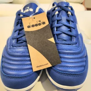 NWT Shoes Women 7-5. 8  Youth 5.5, 6 Turf shoes Soccer Athletic Casual Blue