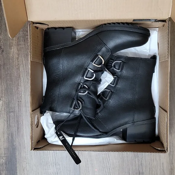 NWT Sorel Cate Lace Up Boots