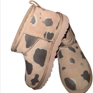 NWT Tan and Gray Boots