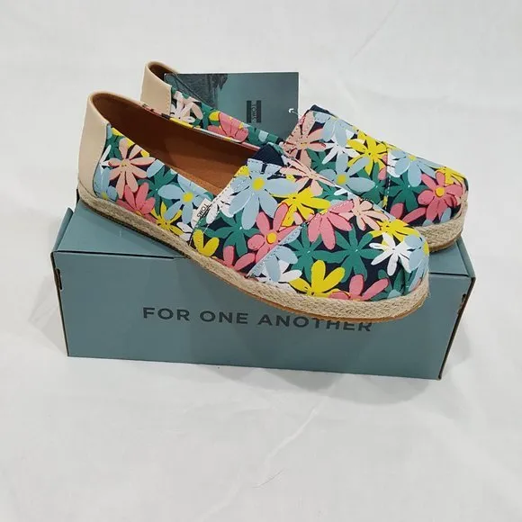 NWT TOMS Multi Giant Flower Print Shoes Youth Size 6