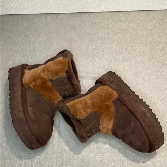 NWT UGG Classic Chillapeak Rich Brown Shearling Short Boot Size 7 Platform