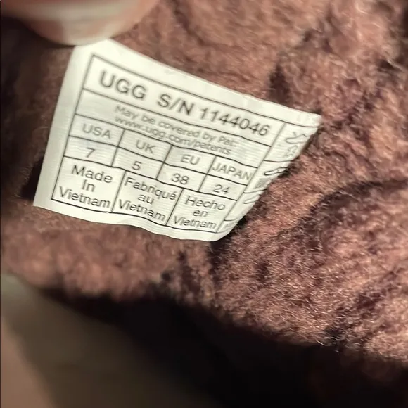 NWT UGG Classic Chillapeak Rich Brown Shearling Short Boot Size 7 Platform