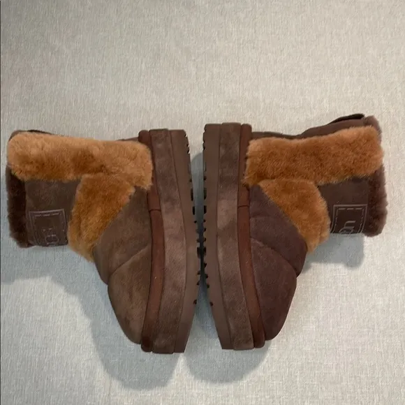 NWT UGG Classic Chillapeak Rich Brown Shearling Short Boot Size 7 Platform