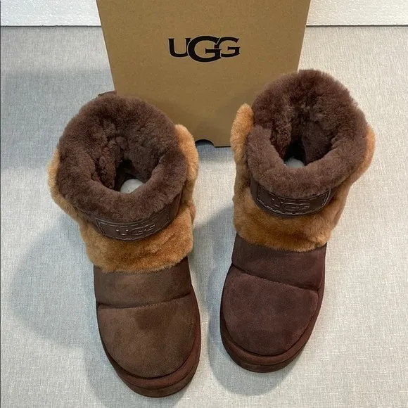 NWT UGG Classic Chillapeak Rich Brown Shearling Short Boot Size 7 Platform