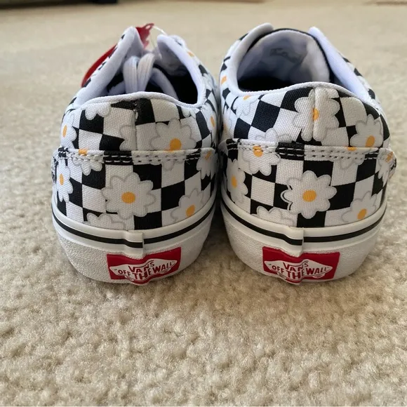 NWT Vans Doheny Floral Checkerboard Sneakers