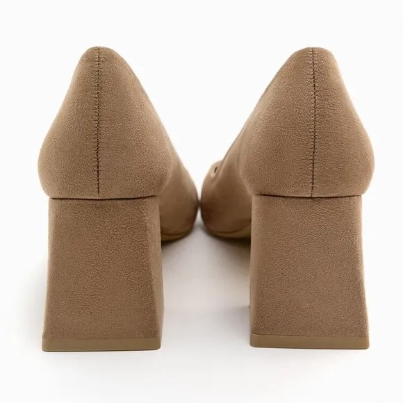 NWT. Zara Sand Brown Block Heel Court Shoes. Size 7,5, 9.