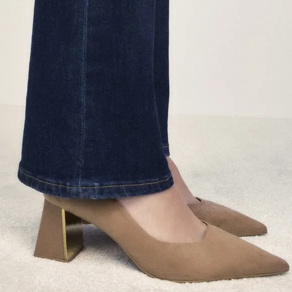 NWT. Zara Sand Brown Block Heel Court Shoes. Size 7,5, 9.