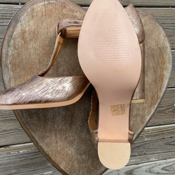 N.Y.L.A. Olysing Metallic Rose Gold T-Strap Block Heel Shoes Women's Size 11