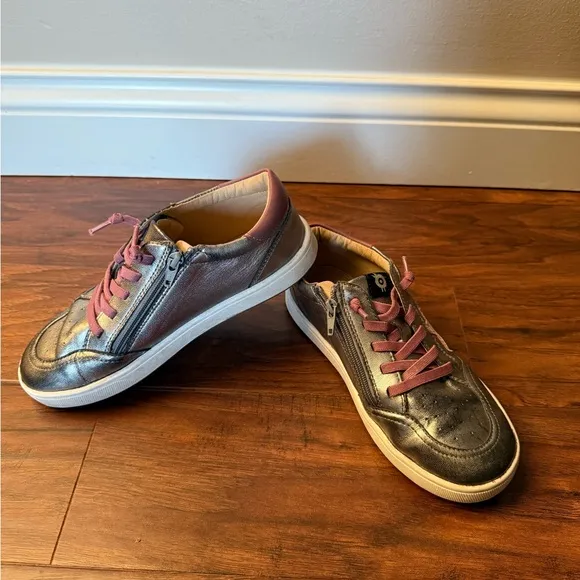 Old Soles Platinum Runner Kids Silver and Pink Sneakers-Size 3.5, Euro size 35