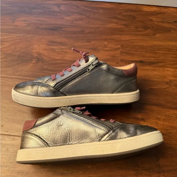 Old Soles Platinum Runner Kids Silver and Pink Sneakers-Size 3.5, Euro size 35