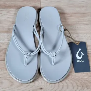 OluKai AKA Sandals Womens Size 7 Gray Irridescent Slippers Flip Flops 20509-ZDVP
