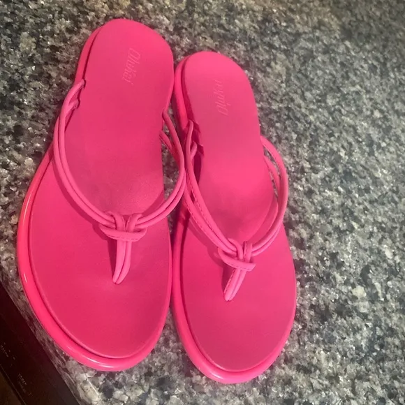 OluKai  Aka women’s sandals, flip flops pink Sz 8