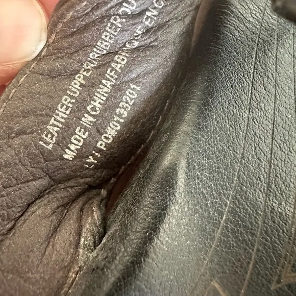 Olukai black leather Hiapo flip flops/ sandals/ US M 12