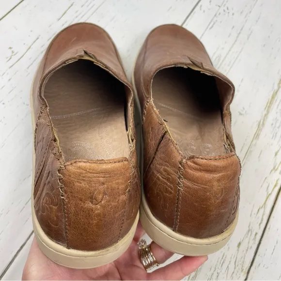 Olukai Kama’aina Tooled Design Leather Slip-On Shoes‎