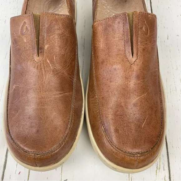 Olukai Kama’aina Tooled Design Leather Slip-On Shoes‎