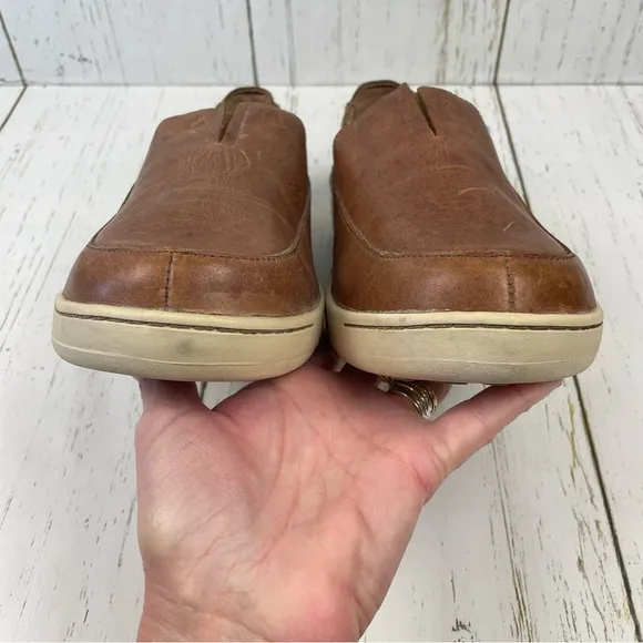 Olukai Kama’aina Tooled Design Leather Slip-On Shoes‎