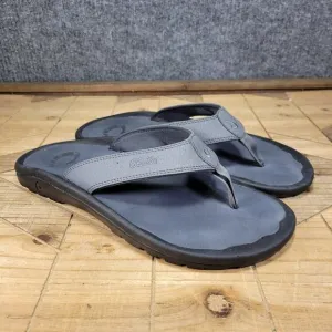 🔥 OluKai Ohana Sandals Men 9 M Gray Black Flip Flop Slides Fish Slippers Thong