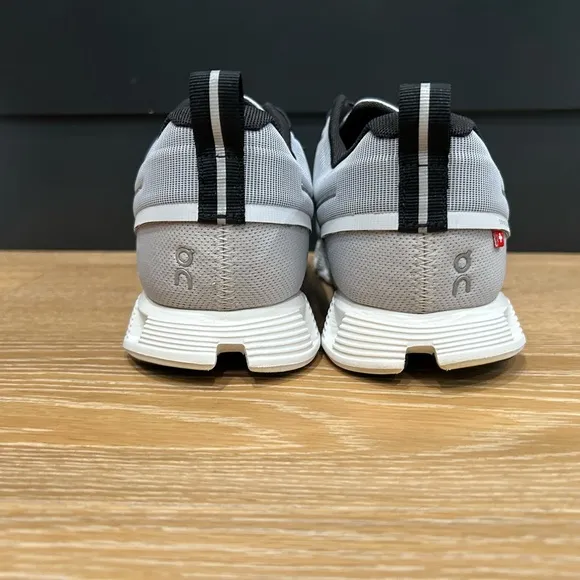 On Cloud 5 waterproof women’s size 10.5