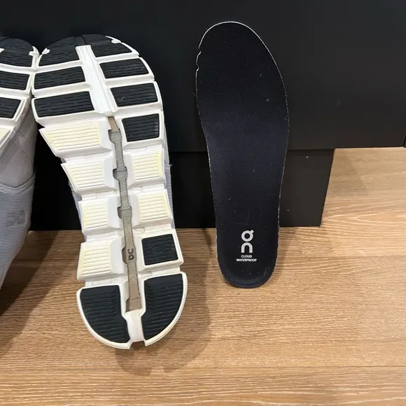 On Cloud 5 waterproof women’s size 10.5