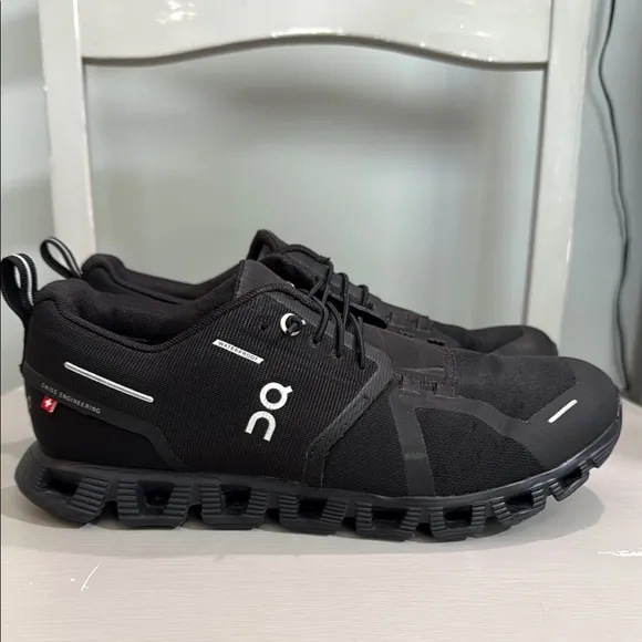 On Running Women’s waterproof Black Shoes