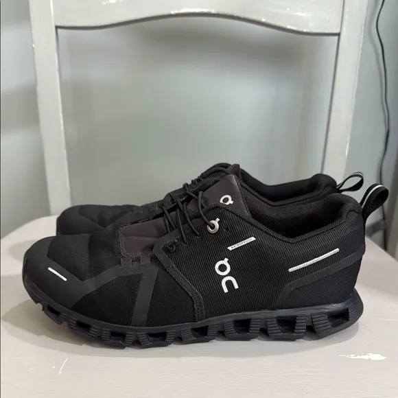 On Running Women’s waterproof Black Shoes