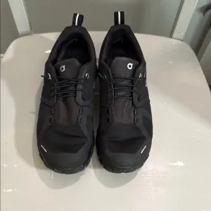 On Running Women’s waterproof Black Shoes