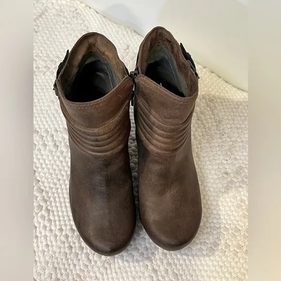 OTBT Dark taupe RED‎ BANK heeled ankle boots size 7.5.