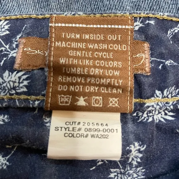 Paige Skyline Ankle Peg Slightly Distressed Blue Denim Jeans Size 27
