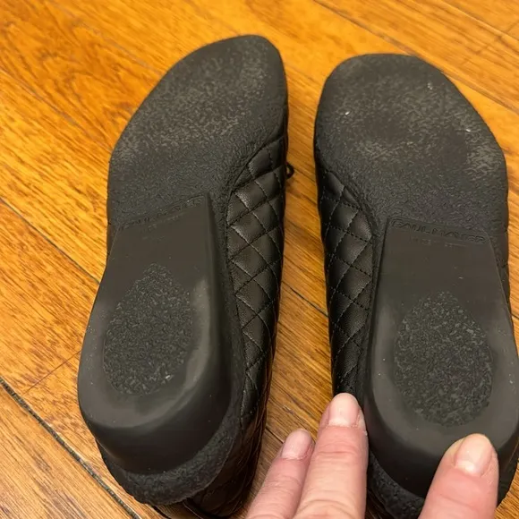 Paul Mayer Black Quilted Ballet Flat w/Patent Toe Cap. Size 7. EUC