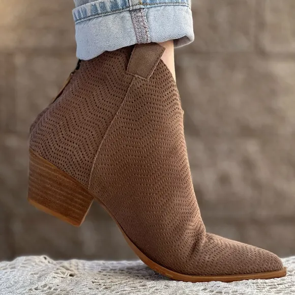 Perfect western booties pointy toe country style boots