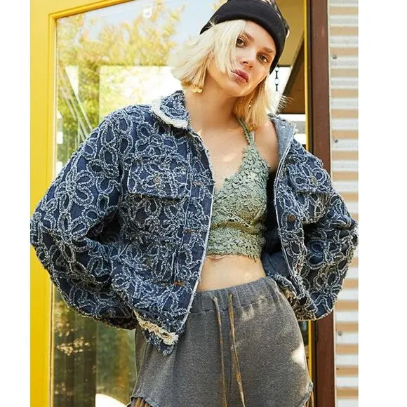 POL Flower Textured Raw Hem Long Sleeves Buttoned Chest Pocket Dark Denim Jacket