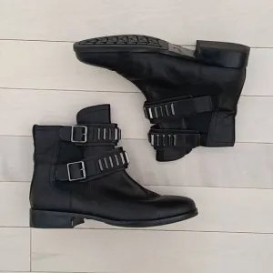 Pour La Victoire Women's Double Strap Ankle Pull On Boots Size 10