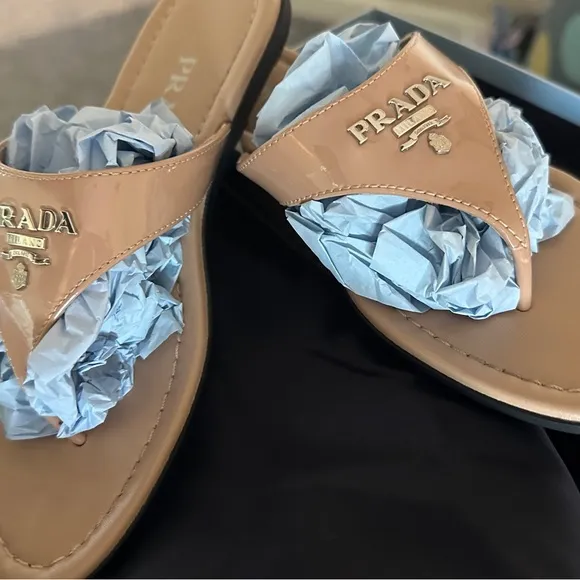 Prada thong Sandals patent leather 35 or 5