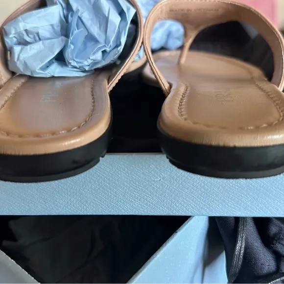Prada thong Sandals patent leather 35 or 5