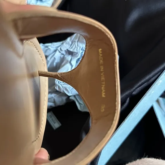 Prada thong Sandals patent leather 35 or 5