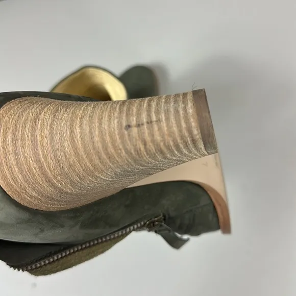 PRE OWNED Paul Green Malibu Sliced Double Zip Ankle Boots in Green