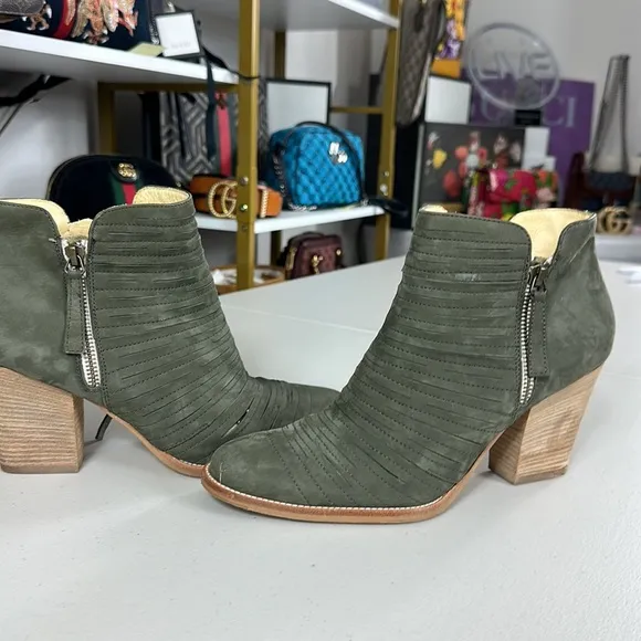 PRE OWNED Paul Green Malibu Sliced Double Zip Ankle Boots in Green