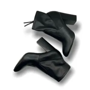 Rebecca Minkoff Black Leather Ankle Boots Zip Closure on Inside Ankle Size 9.5
