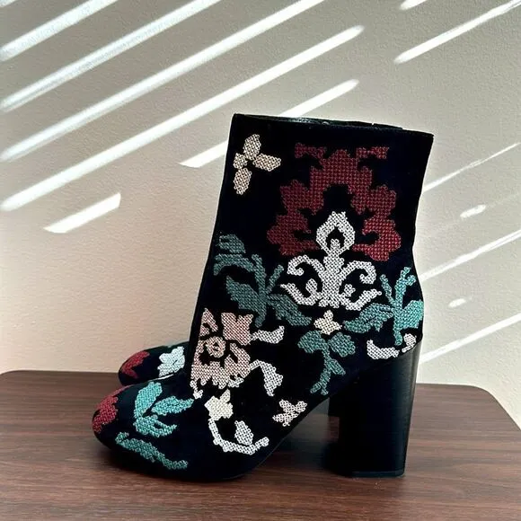 Rebecca Minkoff Bojana Embroidered Black Suede Boots Sz 9.5
