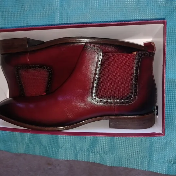 Red and Black Leather Boots with Sleek Design
