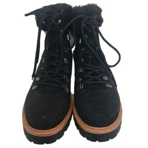 Report Womens  Quorra boots size 8.5