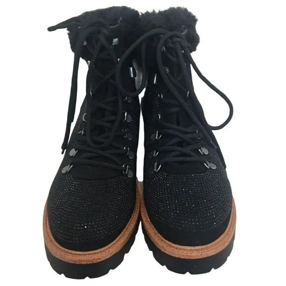 Report Womens  Quorra boots size 8.5
