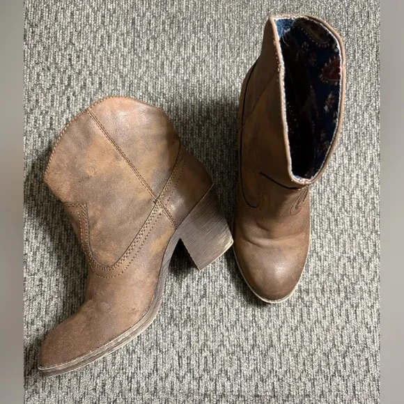 Rocket Dog Brown Faux Leather Heeled Pull On Western Ankle Boots Womens Size 6