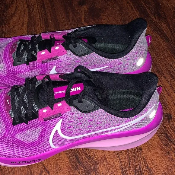 Running shoes Nike Vomero 17