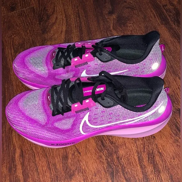 Running shoes Nike Vomero 17