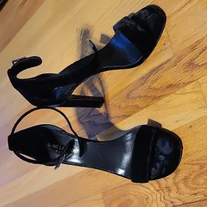 SAINT LAURENT Black sandals