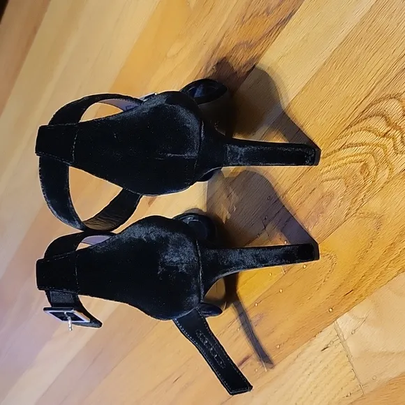 SAINT LAURENT Black sandals