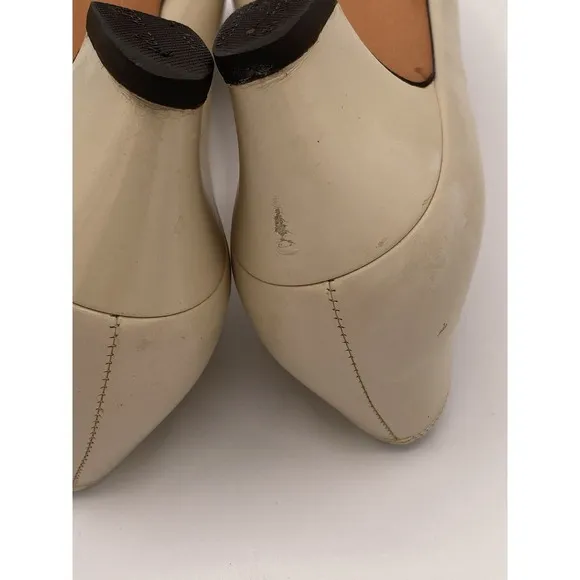 Salvatore Ferragamo Pump Size 6.5 AA