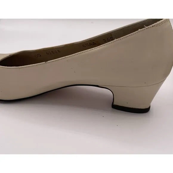 Salvatore Ferragamo Pump Size 6.5 AA